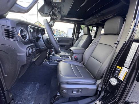 New 2026 Jeep Wrangler Unlimited Sahara AWD/4WD image 13