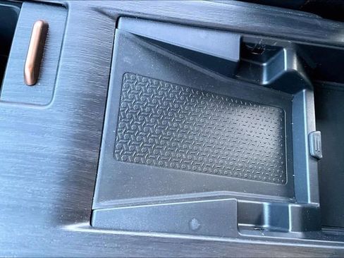 Used 2023 Nissan Ariya AWD image 32