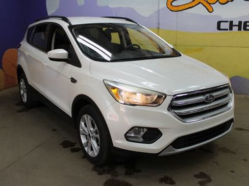 Used 2017 Ford Escape SE FWD image 4