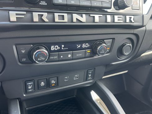 Used 2025 Nissan Frontier SV w/ SV Convenience Package image 29