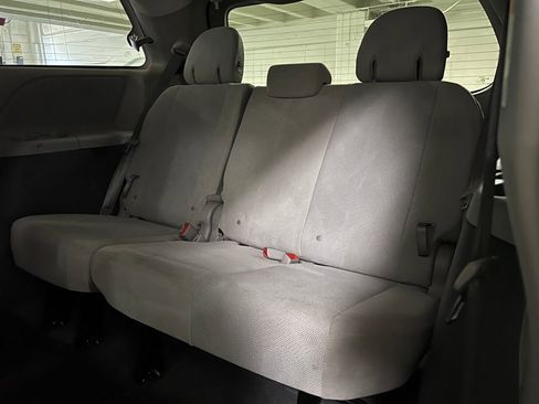 Certified 2020 Toyota Sienna L image 16