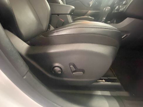 Used 2022 Jeep Cherokee Limited AWD/4WD image 22