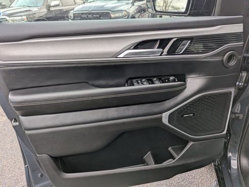 Used 2025 Jeep Wagoneer Series II image 22