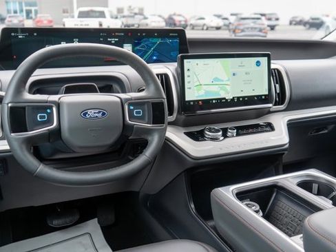 Used 2025 Ford Expedition Active image 15