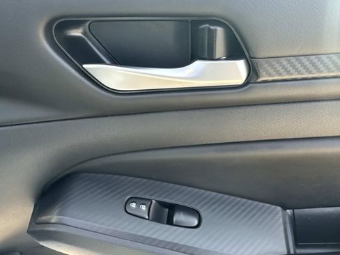 Used 2025 Nissan Altima 2.5 SV image 19