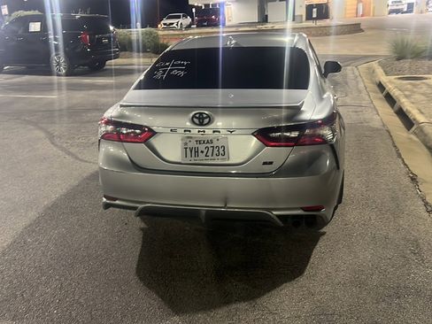 Used 2021 Toyota Camry SE image 5