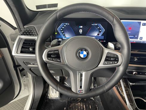 Used 2025 BMW X7 M60i image 20