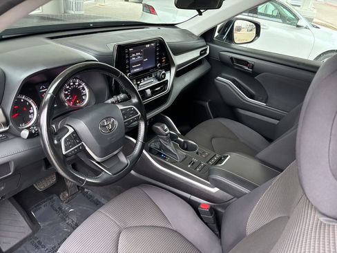 Used 2022 Toyota Highlander LE image 9