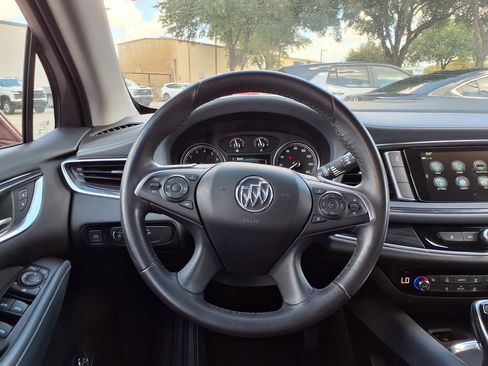 Used 2019 Buick Enclave Essence FWD image 17