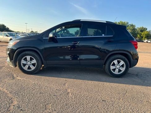 Used 2020 Chevrolet Trax LT FWD image 2