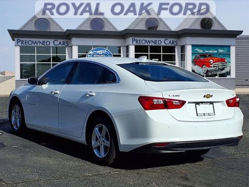 Used 2024 Chevrolet Malibu LT image 2
