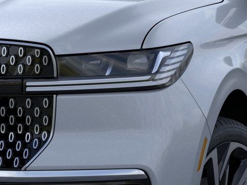 New 2026 Lincoln Navigator L Reserve AWD/4WD image 18
