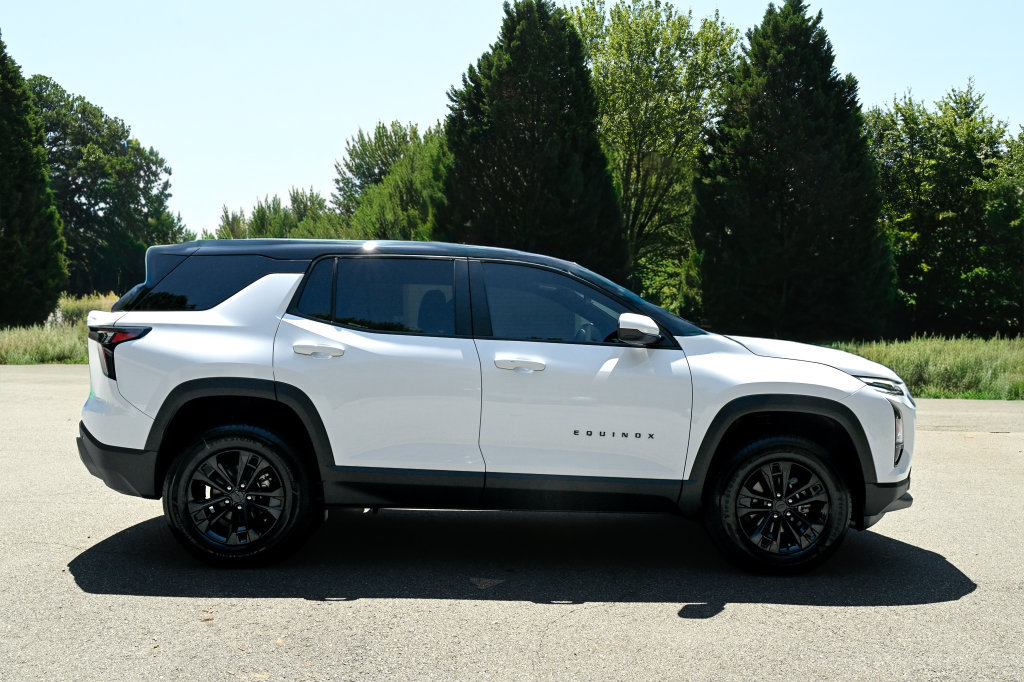 New 2026 Chevrolet Equinox LT AWD/4WD image 2