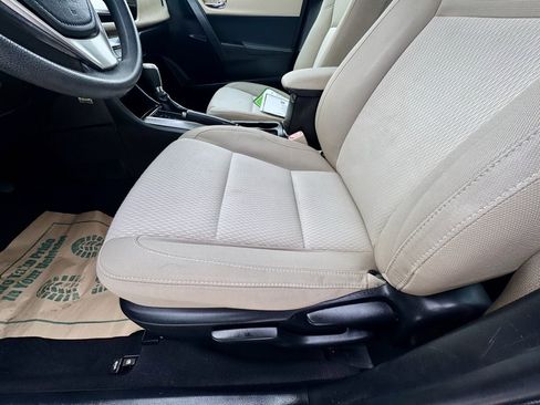 Used 2016 Toyota Corolla LE image 20