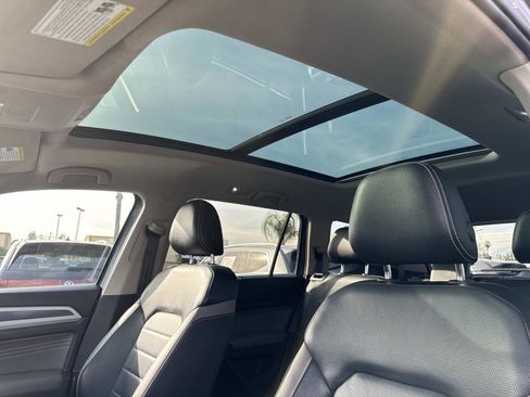 Certified 2022 Volkswagen Atlas SEL Premium image 17