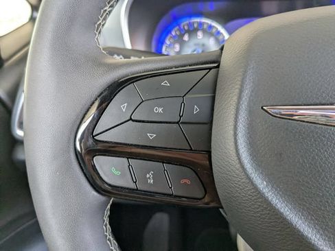 Used 2025 Chrysler Pacifica Limited FWD image 20