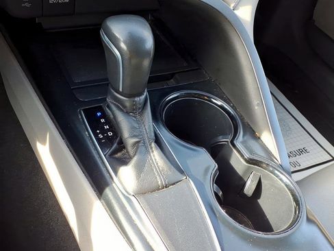 Used 2019 Toyota Camry L image 19