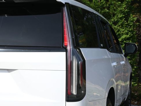 Used 2021 Cadillac Escalade Sport Platinum w/ Heavy-Duty Trailer Package image 13