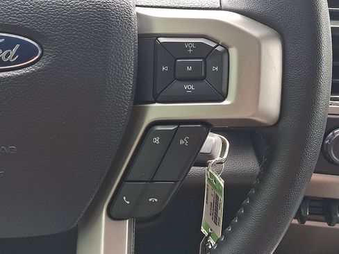 Used 2021 Ford F250 Lariat w/ Lariat Value Package AWD/4WD image 18