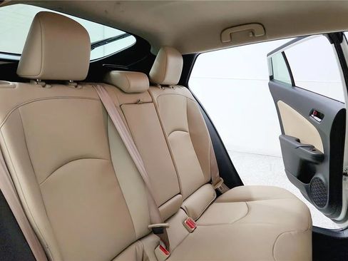 Used 2020 Toyota Prius XLE image 36