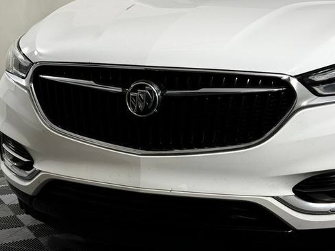 Used 2018 Buick Enclave Essence FWD image 12