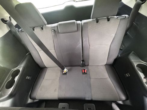 Used 2025 Toyota Highlander LE FWD image 31
