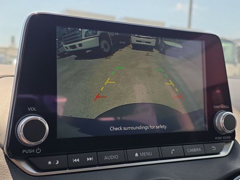 Used 2024 Nissan Sentra SV image 32