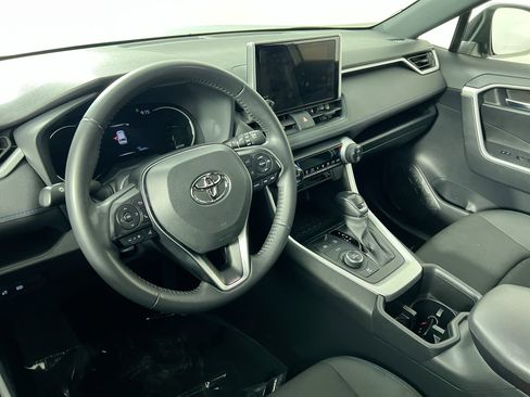 Used 2023 Toyota RAV4 SE image 28