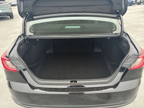 Used 2025 Toyota Camry LE image 29