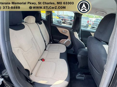 Used 2015 Jeep Renegade Latitude AWD/4WD image 14