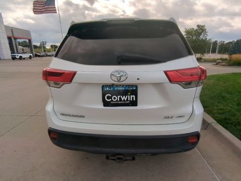 Used 2017 Toyota Highlander XLE AWD/4WD image 5