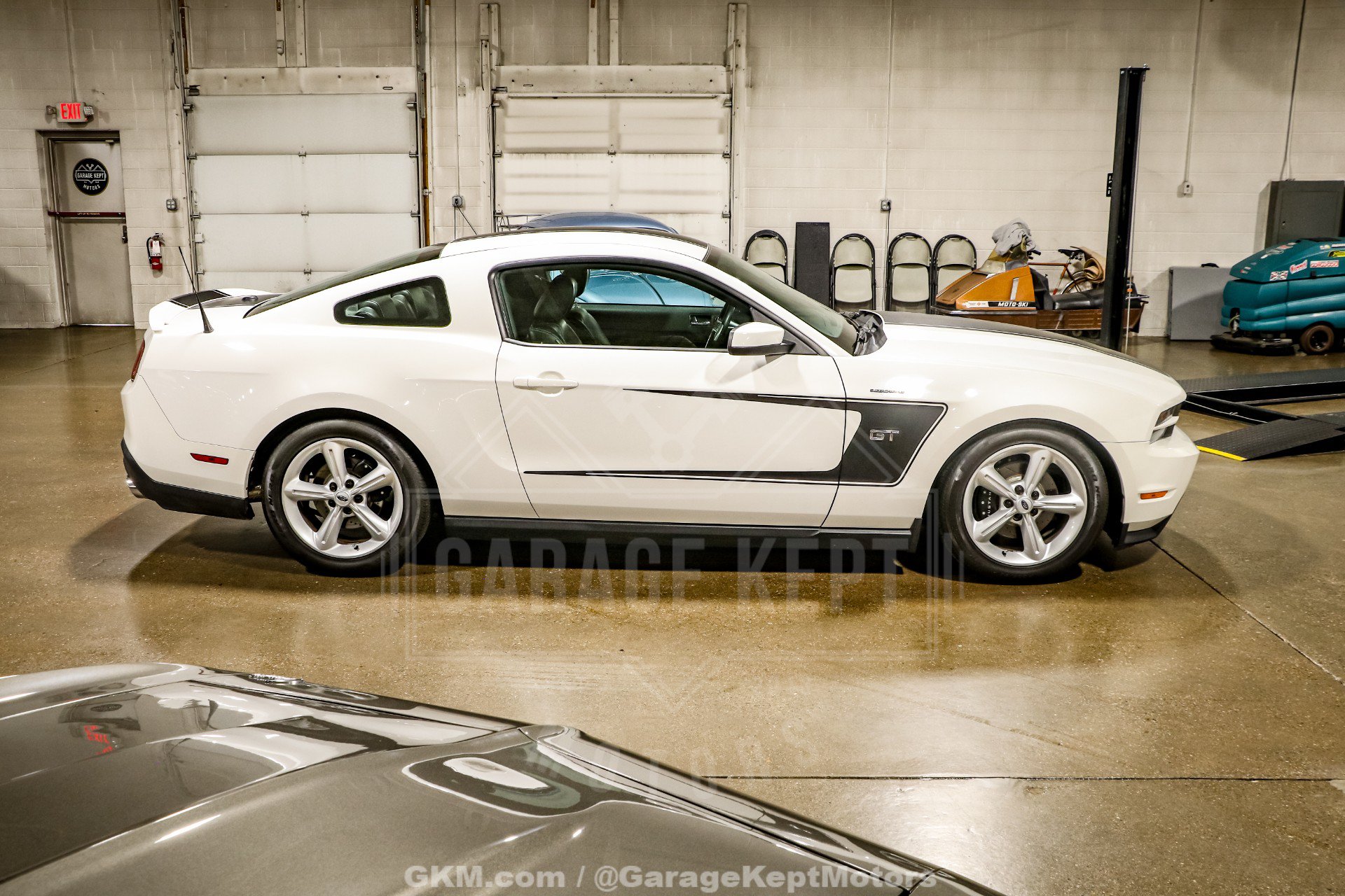 Used 2010 Ford Mustang GT RWD image 10