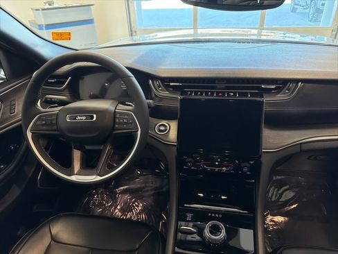 Used 2024 Jeep Grand Cherokee L Limited w/ Black Appearance Package image 22