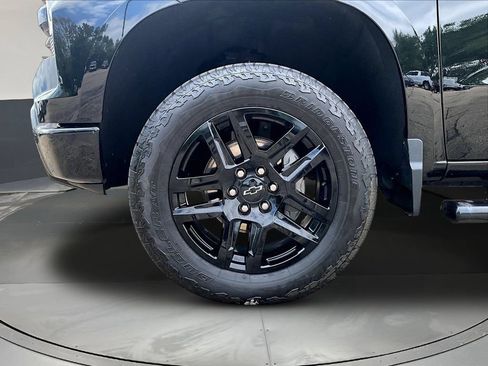 Used 2024 Chevrolet Silverado 1500 LT Trail Boss w/ Convenience Package II AWD/4WD image 35