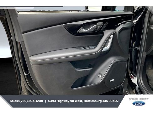 Used 2025 Chevrolet Blazer Premier w/ Enhanced Convenience Package AWD/4WD image 17