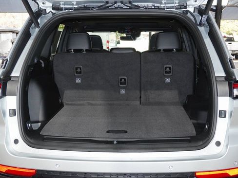 New 2025 Jeep Grand Cherokee Altitude AWD/4WD image 13