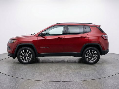 Used 2025 Jeep Compass Trailhawk image 5