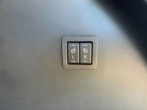 Used 2023 Buick Enclave Premium w/ Experience Buick Package FWD image 35