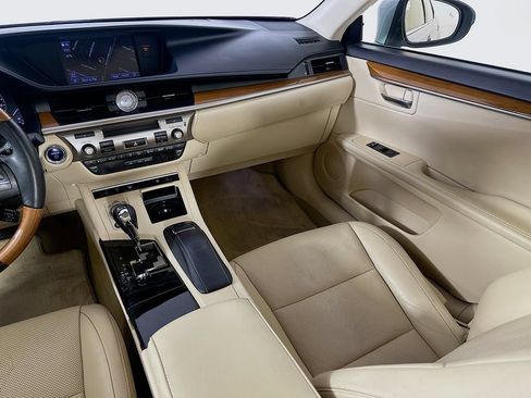 Used 2014 Lexus ES 300h w/ Luxury Package w/Bamboo Trim FWD image 24