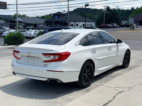 Used 2018 Honda Accord Touring image 6