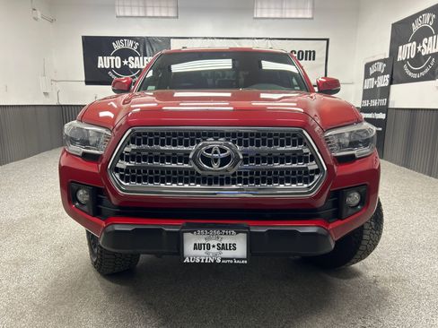 Used 2016 Toyota Tacoma TRD Off-Road w/ Premium & Technology Package RWD image 2