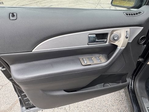 Used 2013 Lincoln MKX AWD image 9