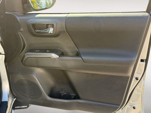 Used 2023 Toyota Tacoma TRD Off-Road w/ Black Out Package (TMS) AWD/4WD image 25