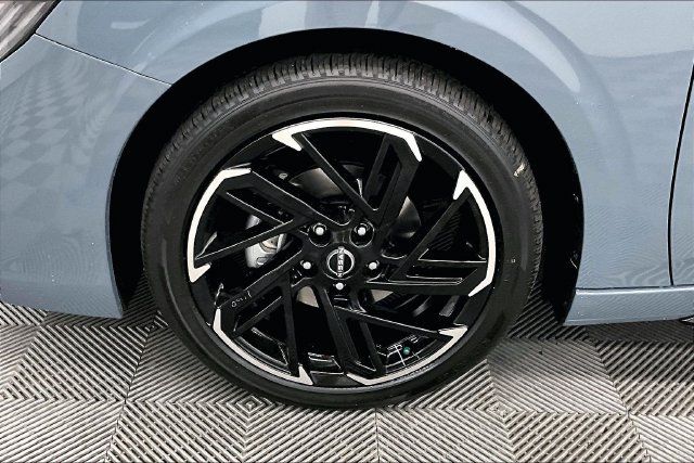 New 2027 Nissan Sentra SR FWD image 12