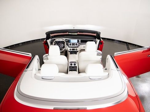 Used 2017 Rolls-Royce Dawn image 24