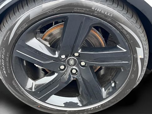 Certified 2025 Land Rover Discovery Dynamic SE image 5