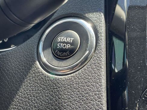 Used 2020 Nissan Rogue SV FWD image 21