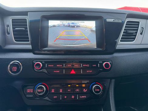 Used 2019 Kia Niro LX image 31