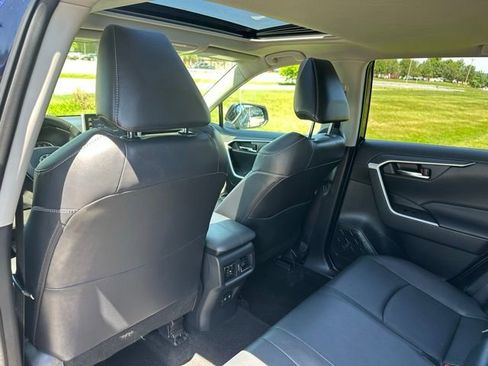 Used 2021 Toyota RAV4 XLE Premium AWD/4WD image 17