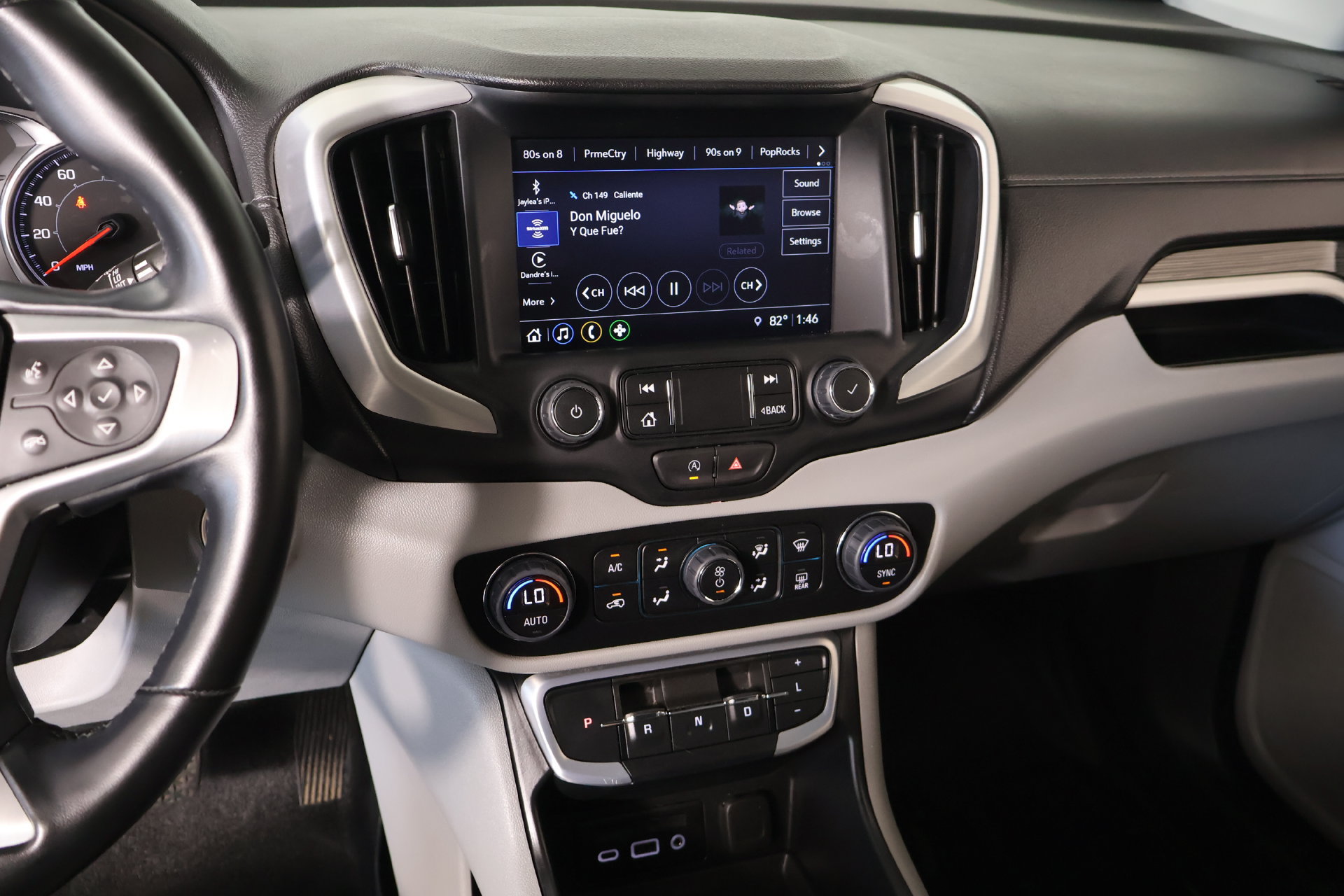 Used 2024 GMC Terrain SLT FWD image 5
